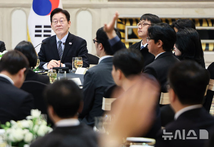 이 대통령 "中, 서해구조물 일부 철수할 것…공동수역 중간 선긋기 실무협의키로"(종합)