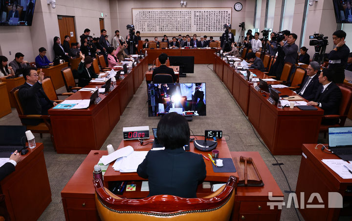 [서울=뉴시스] 김명년 기자 = 7일 오후 서울 여의도 국회에서 법제사법위원회 전체회의가 열리고 있다. 2026.01.07. kmn@newsis.com