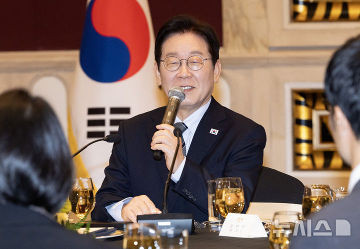 이 대통령 "북측에도 새해 복 많이 내리기를"