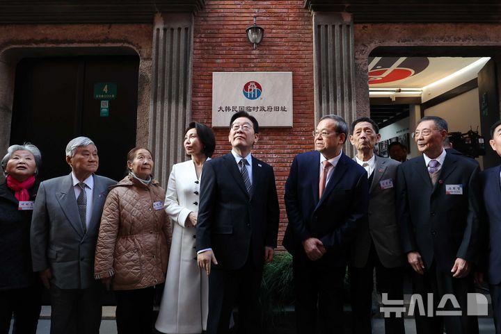 상하이 임시정부 청사 찾은 李 "독립운동, 中 빼놓곤 얘기 못 해"