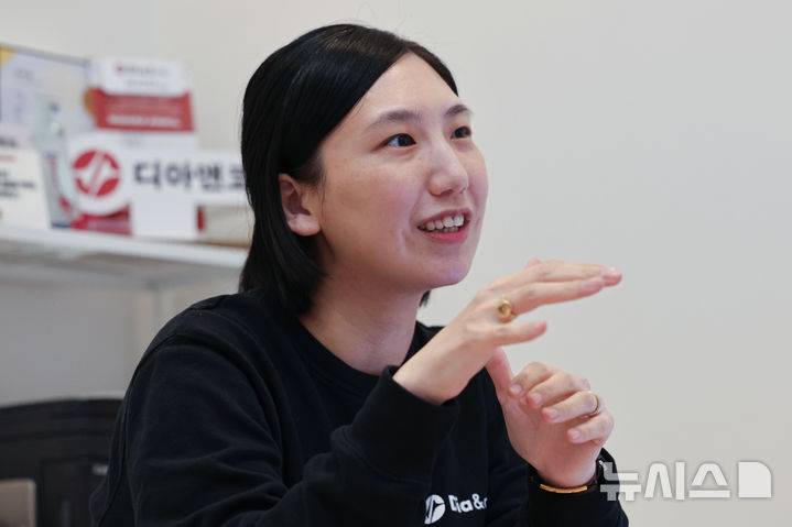 '배리어프리 필라테스' 개척…"장애인에게 이만한 운동 없죠"[당신 옆 장애인]