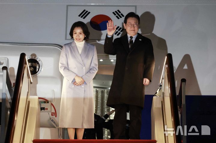 이 대통령, 3박 4일 국빈 방중 마치고 귀국길