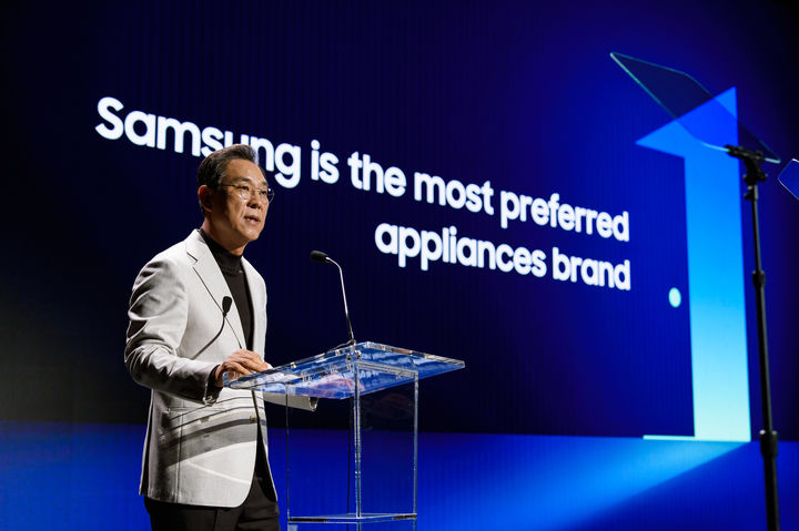 [라스베이거스=뉴시스]삼성전자 DA 사업부장 김철기 부사장이 CES 2026 딥다이브 행사에서 AI 가전 중심의 글로벌 성장 전략을 소개했다. (사진 = 삼성전자) 2026.01.08. photo@newsis.com *재판매 및 DB 금지