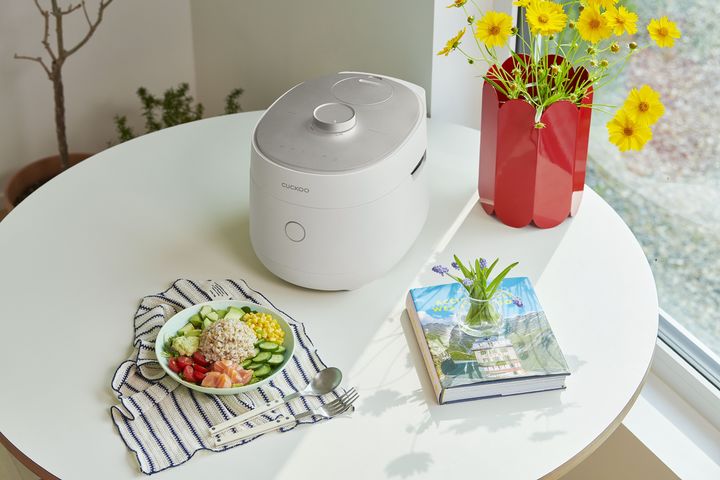 [서울=뉴시스] 쿠쿠의 '미식컬렉션 4세대 저당밥솥'. (사진=쿠쿠 제공) 2026.01.08. photo@newsis.com *재판매 및 DB 금지