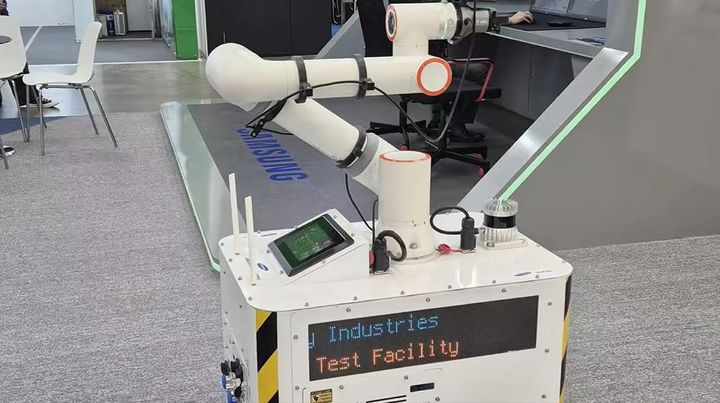 [서울=뉴시스] 지난해 10월 부산 벡스코에서 열린 국제 조선·해양 산업전 코마린 2025에 등장한 자율주행 AI 선박 검사 로봇 솔루션. 삼성중공업의 기술에 중국 로봇 기업의 협동 로봇을 결합한 것이 특징이다. (사진=중국 파오아오 홍보 화면 갈무리) 2026.01.08 photo@newsis.com *재판매 및 DB 금지