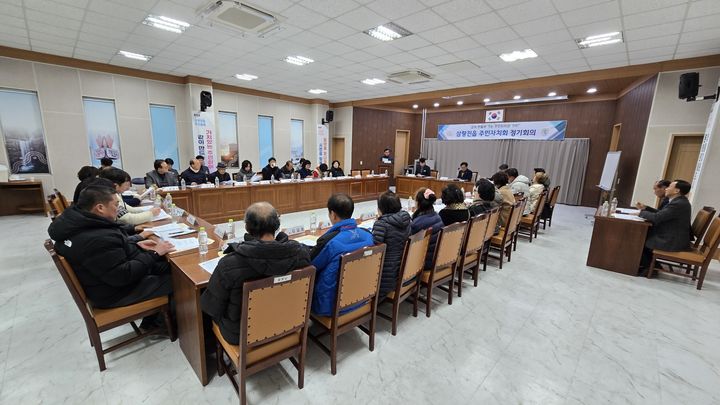 [밀양=뉴시스] 삼랑진읍 주민자치회 첫 정례회의를 하고 있다. (사진=밀양시 제공) 2026.01.08. photo@newsis.com *재판매 및 DB 금지