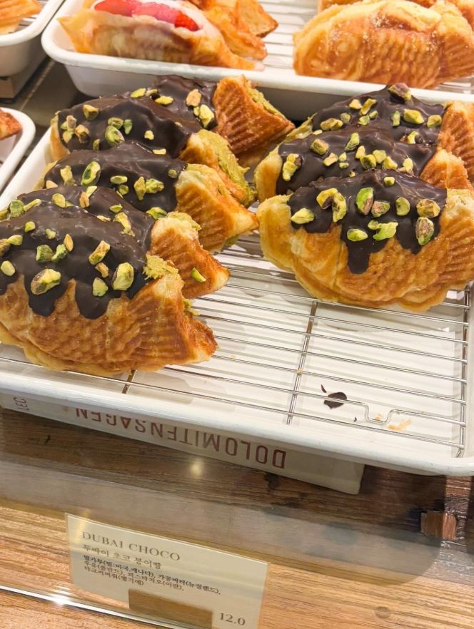 [뉴시스] 서울 강남 논현의 카페에서 1만2000원에 판매되고 있는 두바이 초코 붕어빵. (사진 = 스레드 캡처) 2026.01.08. *재판매 및 DB 금지