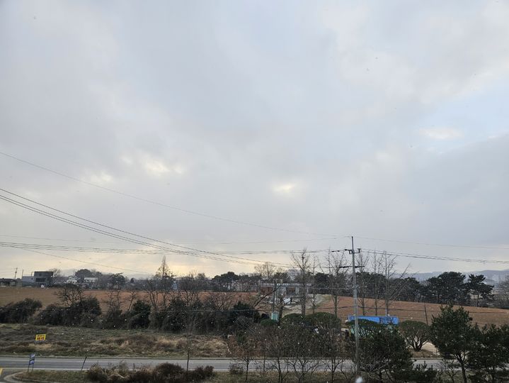 흐린 충남권, -10도 안팎 '한파'…비 또는 눈, 오후엔 강풍