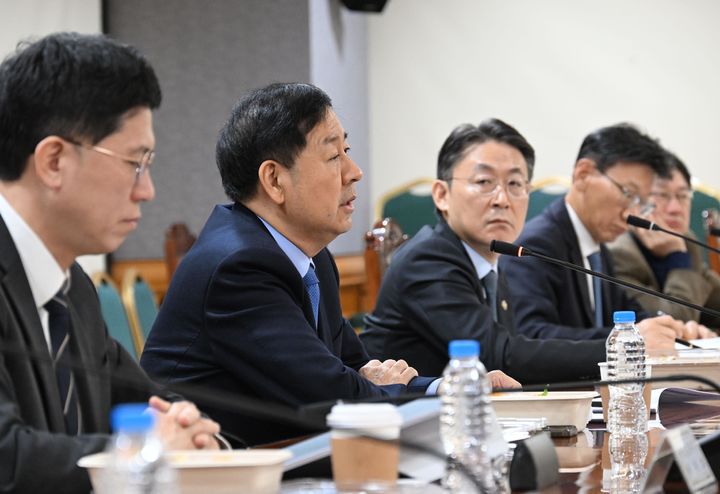 [서울=뉴시스] 구윤철 부총리 겸 재정경제부 장관이 8일 서울 중구 은행연합회에서 시장상황점검회의를 주재하고 있다. (사진=재정경제부 제공) 2026.01.08. photo@newsis.com *재판매 및 DB 금지