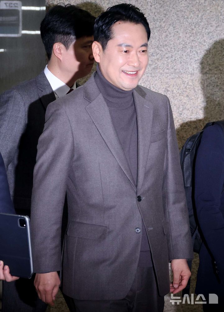 [서울=뉴시스] 조성봉 기자 = 장동혁 국민의힘 대표가 8일 오전 서울 여의도 국회에서 열린 최고위원회의에 참석하고 있다. 2026.01.08.suncho21@newsis.com 