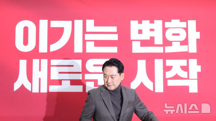 [서울=뉴시스] 김금보 기자 = 장동혁 국민의힘 대표가 8일 오전 서울 여의도 국회에서 열린 최고위원회의에 참석을 하고 있다. 2025.01.08. kgb@newsis.com