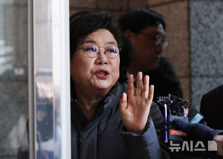 與 "이혜훈, 청문회까지 지켜봐야…국민 질책도 충분히 이해"