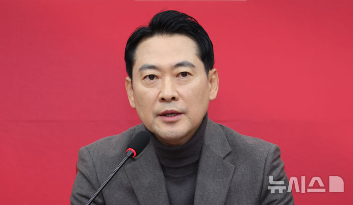 [서울=뉴시스] 김금보 기자 = 장동혁 국민의힘 대표가 8일 오전 서울 여의도 국회에서 열린 최고위원회의에서 발언을 하고 있다. 2025.01.08. kgb@newsis.com