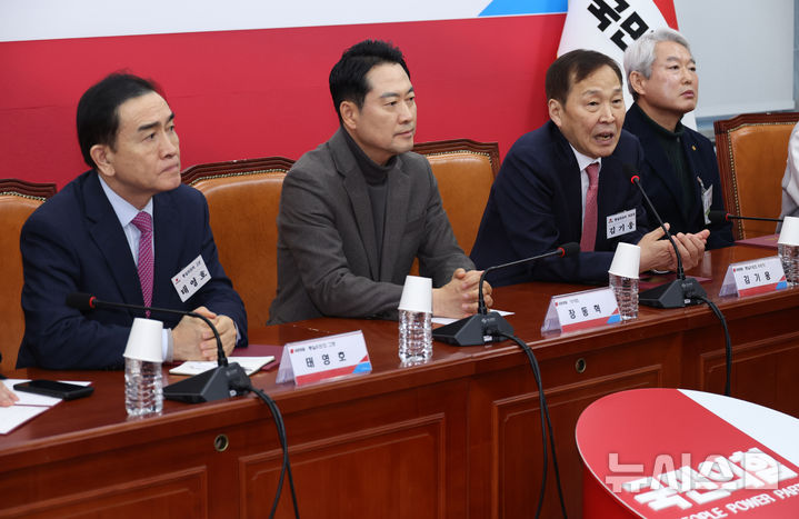 [서울=뉴시스] 김금보 기자 = 김기웅 국민의힘 통일위원회 위원장이 지난 8일 오후 서울 여의도 국회에서 열린 '통일위원회 임명장 수여식 및 1차 전체회의'에서 발언을 하고 있다. 2026.01.08. kgb@newsis.com