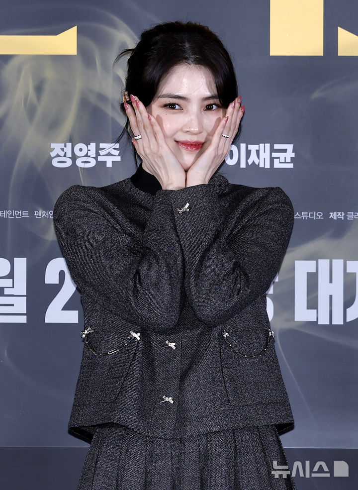 [서울=뉴시스] 김혜진 기자 = 배우 한소희가 8일 오전 서울 송파구 롯데시네마 월드타워점에서 열린 영화 '프로젝트 Y'(감독 이환) 언론시사회에서 포즈를 취하고 있다. 2026.01.08. jini@newsis.com