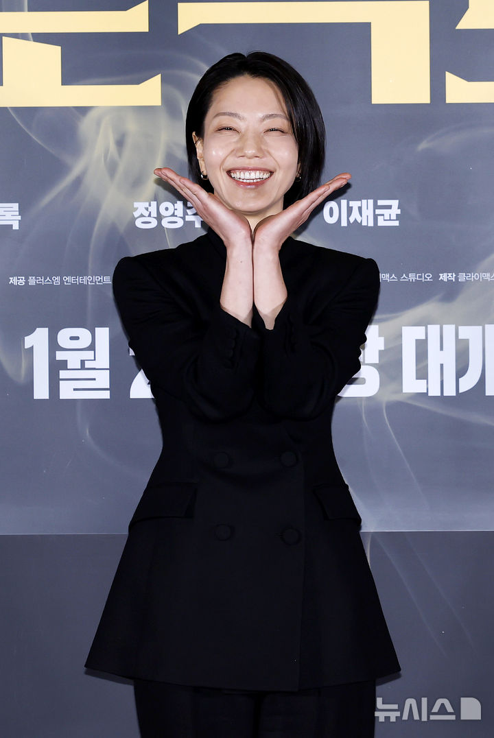 [서울=뉴시스] 김혜진 기자 = 배우 김신록이 8일 오전 서울 송파구 롯데시네마 월드타워점에서 열린 영화 '프로젝트 Y'(감독 이환) 언론시사회에서 포즈를 취하고 있다. 2026.01.08. jini@newsis.com