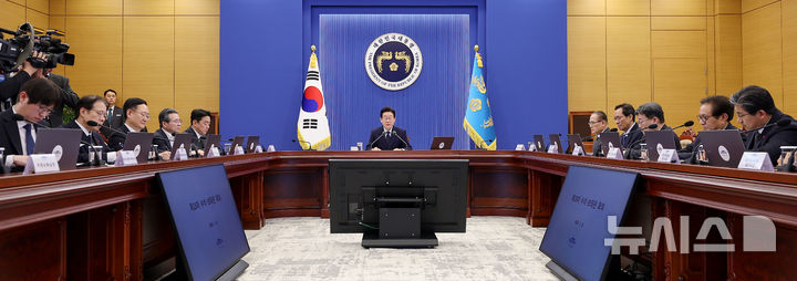 [서울=뉴시스] 고범준 기자 = 이재명 대통령이 8일 청와대에서 열린 수석보좌관회의에서 발언하고 있다. (청와대통신사진기자단) 2026.01.08. bjko@mewsis.com