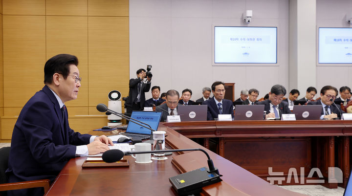 [서울=뉴시스] 고범준 기자 = 이재명 대통령이 8일 청와대에서 열린 수석보좌관회의에서 발언하고 있다. (청와대통신사진기자단) 2026.01.08. bjko@mewsis.com