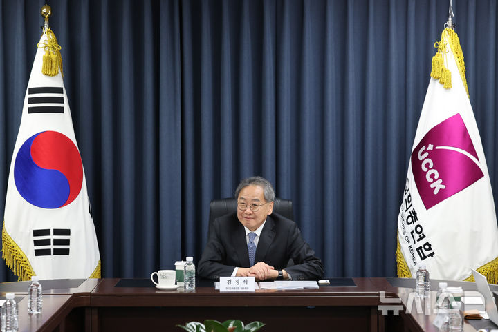 [서울=뉴시스] 배훈식 기자 = 김정석 한국교회총연합 대표회장이 8일 오후 서울 종로구 한국기독교회관에서 신년 기자간담회를 하고 있다. 2026.01.08. dahora83@newsis.com