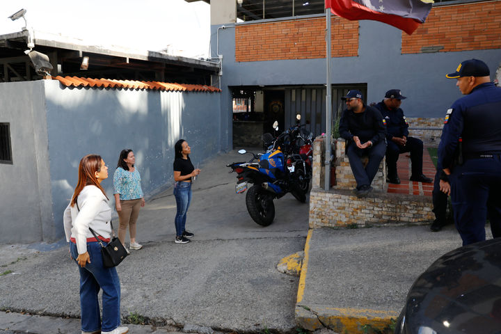 베네수 정치범가족과 인권단체, 악명높은 교도소 앞 석방요구 시위