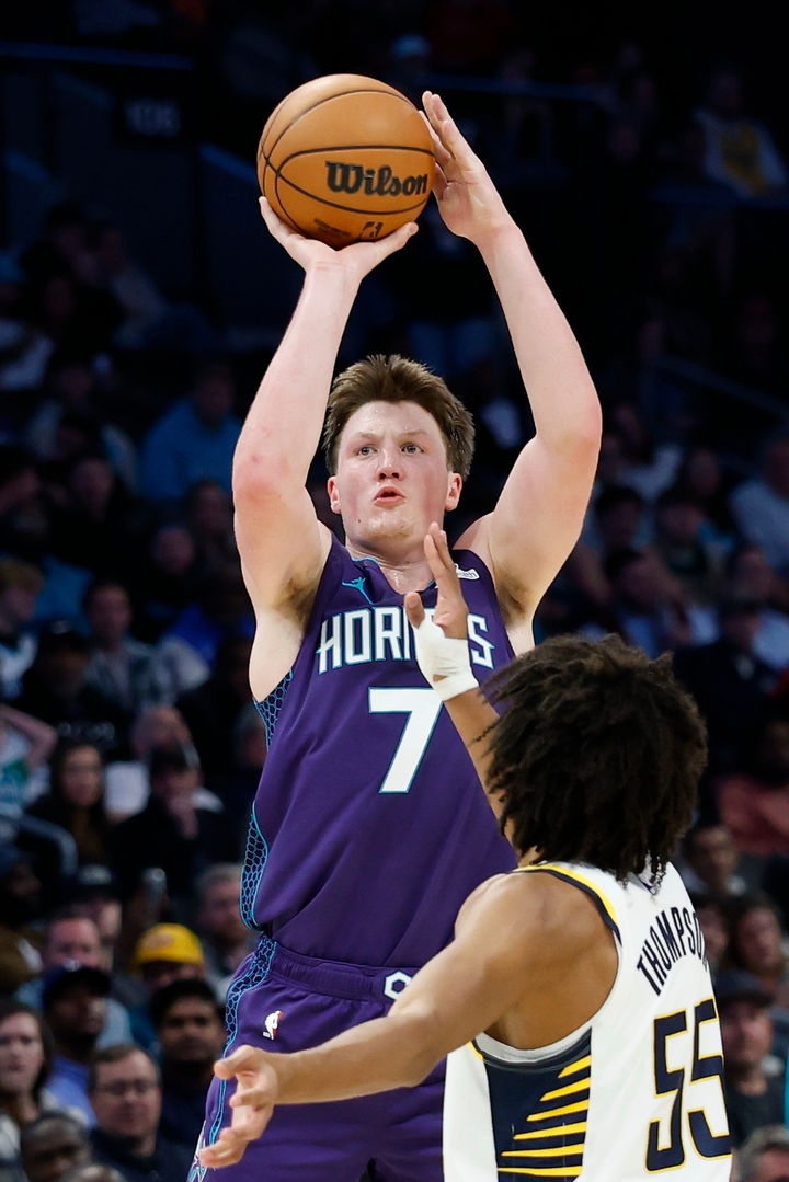 [샬럿=AP/뉴시스] 미국프로농구(NBA) 샬럿 호니츠의 콘 크니플. 2026.01.08.