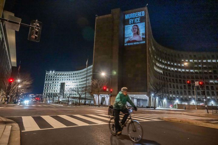 미 이민단속원의 민간인들 총살로 ICE반대 시위 전국 확산