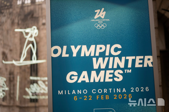 [밀라노=AP/뉴시스] 9일(현지 시간) 이탈리아 밀라노 두오모 성당 인근에 2026 밀라노·코르티나담페초 동계올림픽 픽토그램이 설치돼 있다. 2026.01.23.