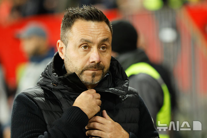 [파리=AP/뉴시스] 로베르토 데 제르비 감독. 2025.10.25.