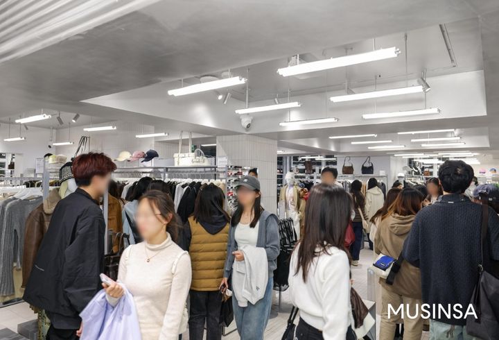 무신사 스토어 상하이 안푸루 방문객 모습.(사진=무신사 제공) *재판매 및 DB 금지