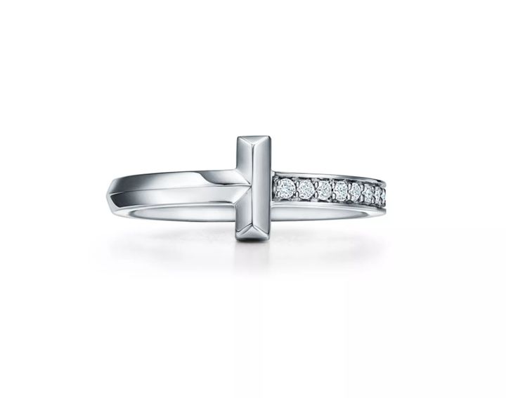 [서울=뉴시스] LVMH(모엣 헤네시·루이비통)그룹 산하 주얼리 브랜드 티파니앤코(Tiffany＆Co)가 다음 달 26일 국내에서 판매하는 제품의 가격을 올린다. 사진은 티파니 T1 링 화이트골드 다이아몬드 제품 이미지. (사진=티파니앤코 누리집 갈무리) 2026.01.09. photo@newsis.com