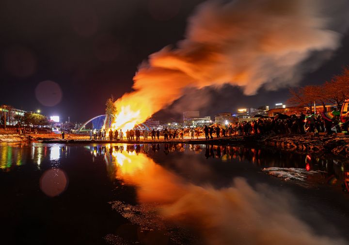 [영동=뉴시스] 11회 영동관광사진 전국공모전 대상작 '달집태우기'. (사진=영동군 제공) 2026.01.09. photo@newsis.com&nbsp; *재판매 및 DB 금지