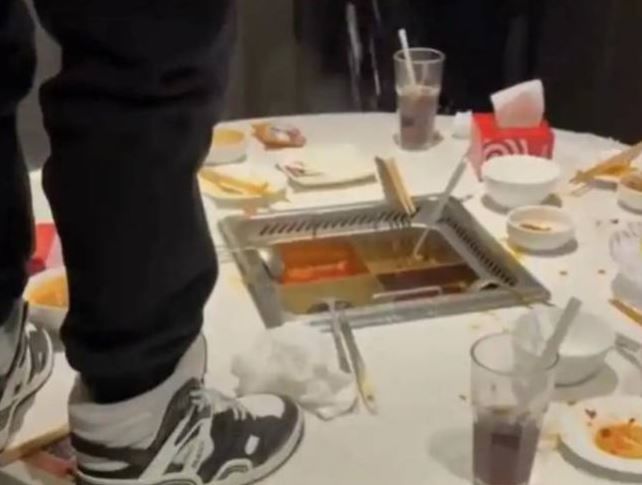 훠궈 냄비에 소변 본 中 10대 남성…4억6000만원 물어내