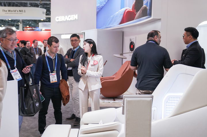 [서울=뉴시스] 세라젬은 미국 라스베이거스에서 열리고 있는 CES 2026 전시 기간 동안 자사 전시관에 국내외 주요 인사들의 방문이 잇따르고 있다고 9일 밝혔다. (사진=세라젬 제공) 2026.01.09. photo@newsis.com *재판매 및 DB 금지