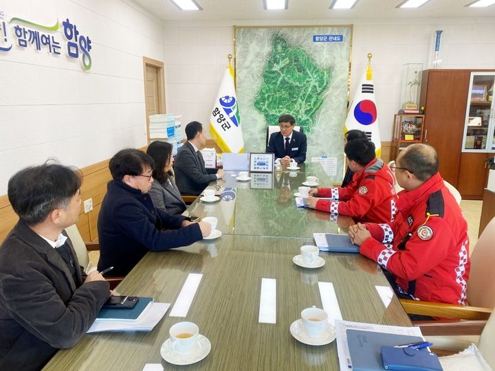 [함양=뉴시스] 남부권 산불 대응 체계 점검과 기관 간 협력 논의 (사진=함양군 제공) 2026. 01. 09. photo@newsis.com *재판매 및 DB 금지