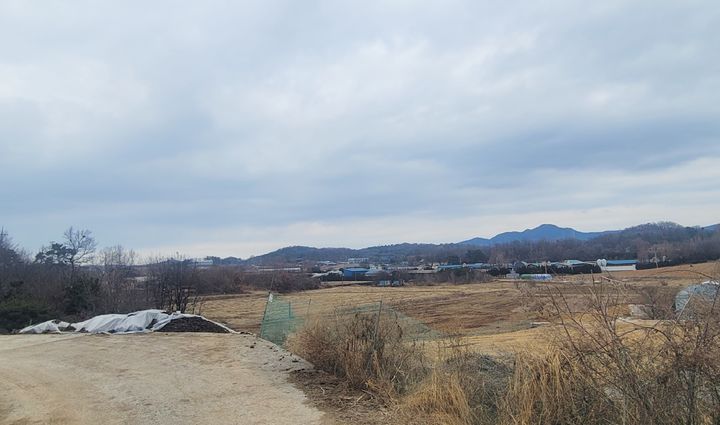 [아산=뉴시스] 최영민 기자=충남 아산시 신창면 가덕리와 궁화리 인근에 자리한 반려동물 장례식장 입지 예정 부지. 2026.01.09 ymchoi@newsis.com *재판매 및 DB 금지