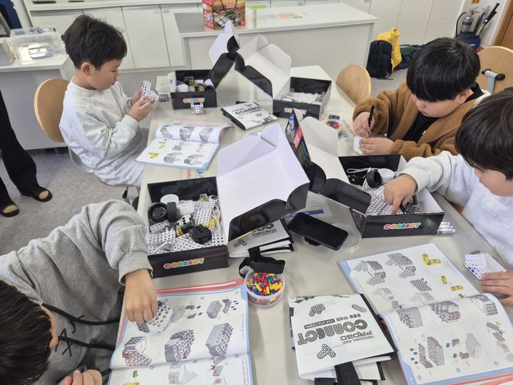 [안동=뉴시스] 문경 모전초등학교 맞춤형 돌봄프르그램 운영 모습. (사진=경북교육청 제공) 2026.01.09. photo@newsis.com *재판매 및 DB 금지