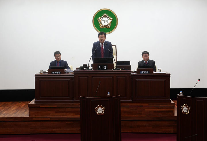 9일 태백시의회 본회의장에서 고재창 의장이 시의회 제289회 임시회 인사말을 하고 있다.(사진=태백시의회 제공) *재판매 및 DB 금지