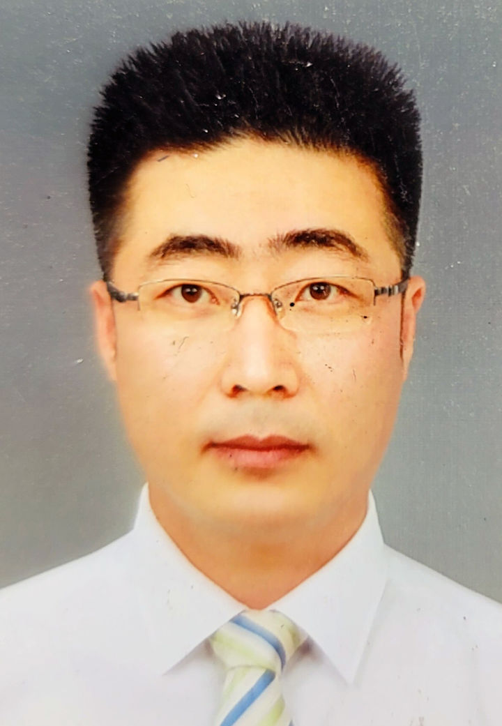 [서울=뉴시스] 지난 6일 인천공항 상주직원 쉼터에서 심정지로 쓰러진 50대 직원을 심폐소생술로 살린 조윤수 인천공항시설관리 기계그룹 기계사업소 기계1팀장. 2026.01.08. (사진=인천공항시설관리 제공) photo@newsis.com *재판매 및 DB 금지