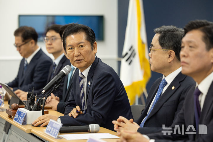 정청래, 장동혁 계엄 사과에 "개사과, 쇼도 쇼답게 해야…당명 바꾼들 '尹못잊어당" [뉴시스Pic]