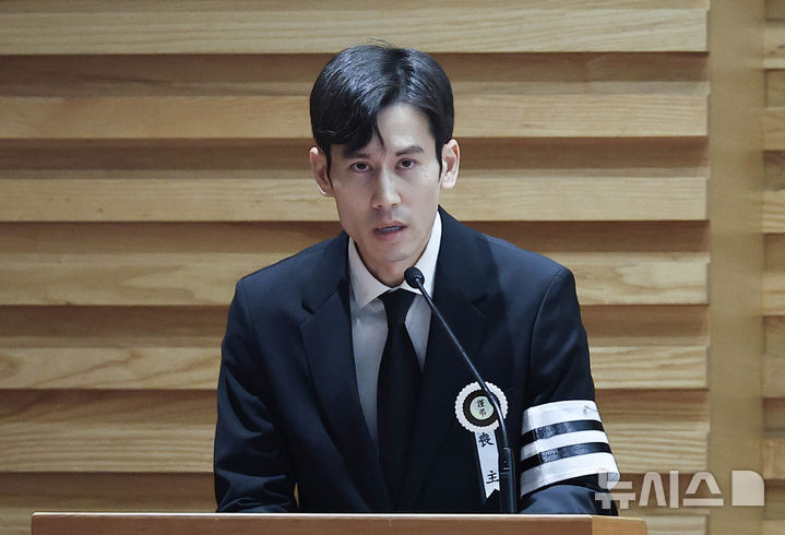 [서울=뉴시스] 김혜진 기자 = 9일 오전 서울 중구 명동성당에서 열린 故 안성기 영결식에서 안성기 아들 안다빈 씨가 인사말을 하고 있다. (공동취재) 2026.01.09. photo@newsis.com