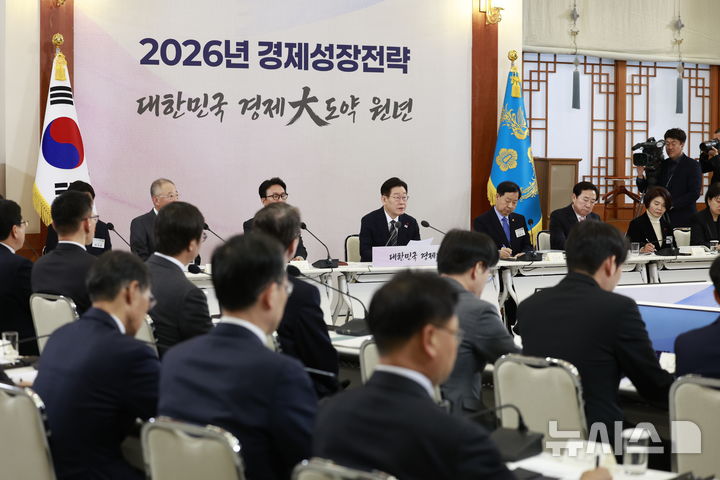 [서울=뉴시스] 최동준 기자 = 이재명 대통령이 9일 청와대에서 열린 경제성장전략 국민보고회에서 발언하고 있다. 2026.01.09. photocdj@newsis.com