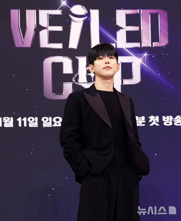 [서울=뉴시스] 김혜진 기자 = 가수 폴킴이 9일 오후 서울 양천구 SBS 사옥에서 열린 SBS 글로벌 보컬 오디션 '베일드 컵' 제작발표회에서 포즈를 취하고 있다. 2026.01.09. jini@newsis.com