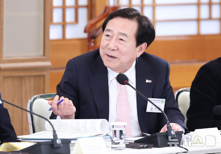 [서울=뉴시스] 최동준 기자 = 김기문 중소기업중앙회장이 지난 1월 9일 청와대에서 열린 경제성장전략 국민보고회에서 발언하고 있다. (청와대통신사진기자단) 2026.03.11. photocdj@newsis.com