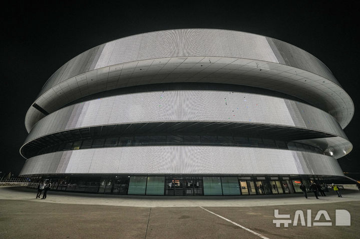 "올림픽 개막 일주일도 안 남았는데 아이스하키 경기장 미완성" <英 BBC>