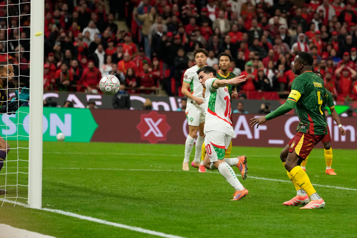 [라바트=AP/뉴시스] 모로코의 브라힘 디아스가 9일(현지 시간) 모로코 라바트의 프린스 물레이 압델라 스타디움에서 열린 2025 아프리카 네이션스컵(AFCON) 8강전 카메룬과 경기 전반 26분 선제골을 넣고 있다. 모로코가 2-0으로 승리하고 4강에 진출했다. 2026.01.10.