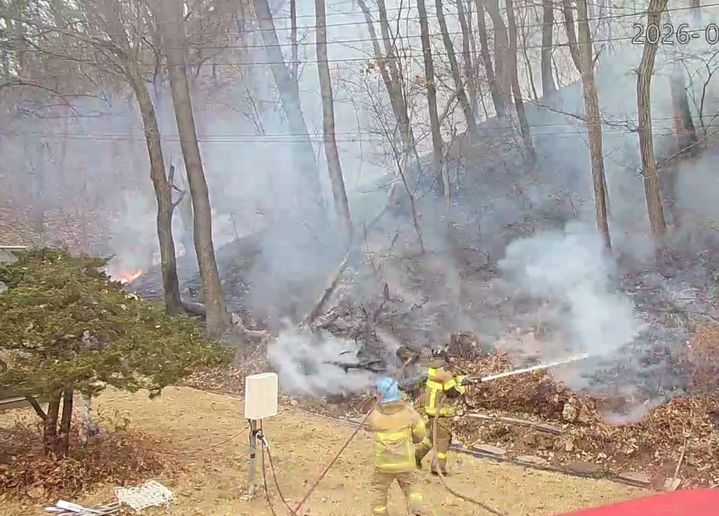 [수원=뉴시스] 화재 현장 모습. (사진=경기도소방재난본부 제공) 2026.01.10. photo@newsis.com *재판매 및 DB 금지