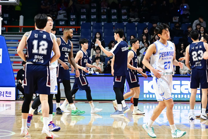 프로농구 부산 KCC 선수단