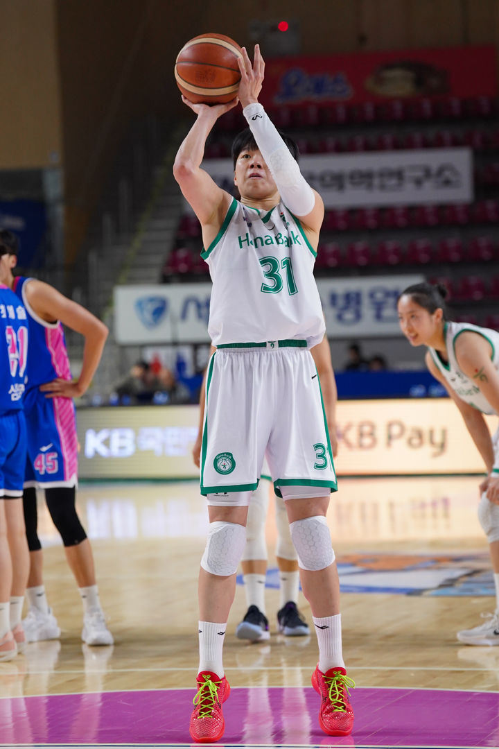 [서울=뉴시스] 여자프로농구 부천 하나은행의 진안. (사진 = WKBL 제공) *재판매 및 DB 금지