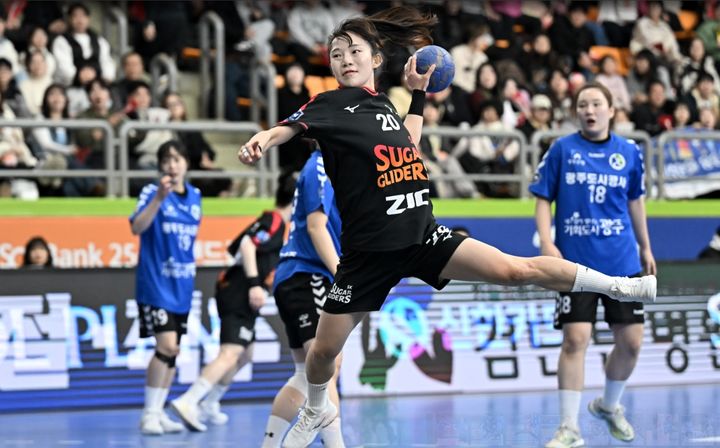 [서울=뉴시스] 여자 핸드볼 SK슈가글라이더즈의 김하경. (사진=한국핸드볼연맹 제공) *재판매 및 DB 금지