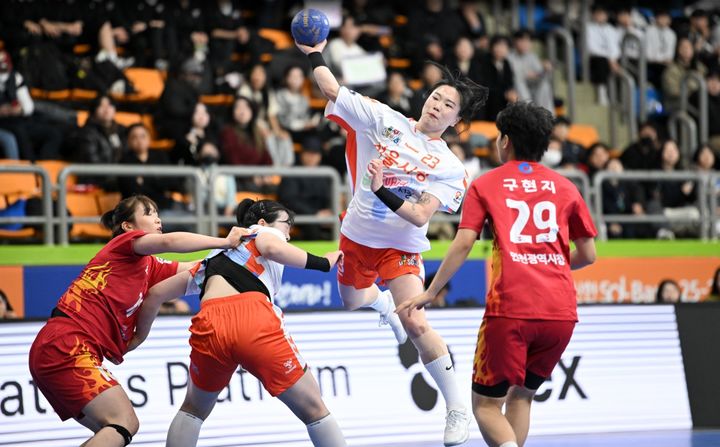 [서울=뉴시스] 여자 핸드볼 서울시청의 우빛나. (사진=한국핸드볼연맹 제공) *재판매 및 DB 금지